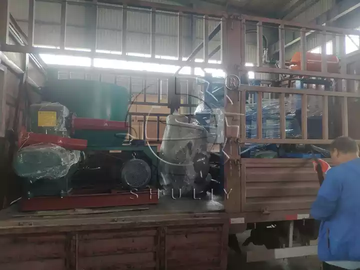 Las máquinas de moldeo de pulpa de papel Shuliy ayudan a los clientes de Zambia al emprendimiento de reciclaje de papel usado