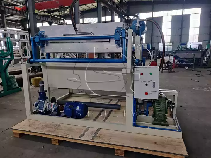 Máquina de fabrico de caixas de ovos