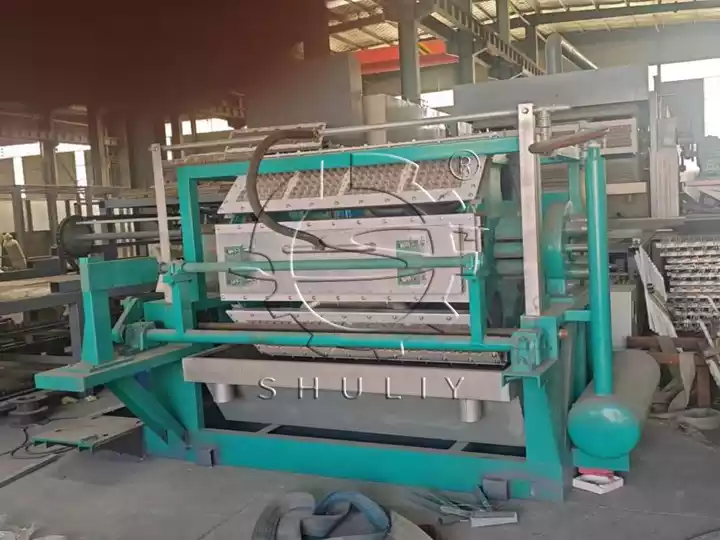 Papierformmaschine für Tabletts